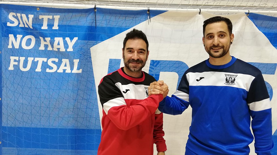 Andres Parada (izq.), director deportivo del CD Leganés FS, junto al jugador Pablo Palomares.