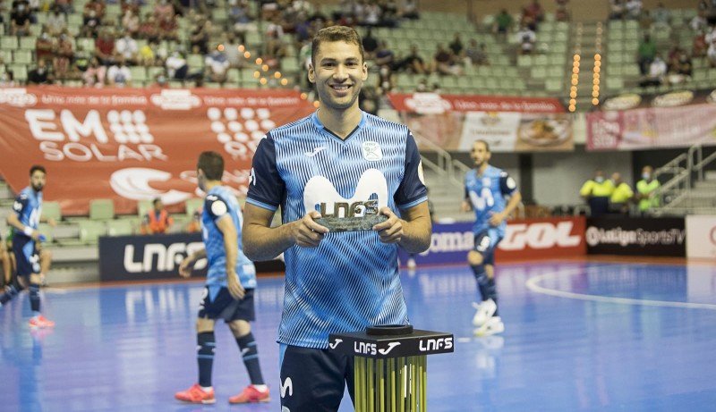 Pito recoge el Trofeo al 'Mejor Pívot' de la LNFS en la Temporada 2019/20