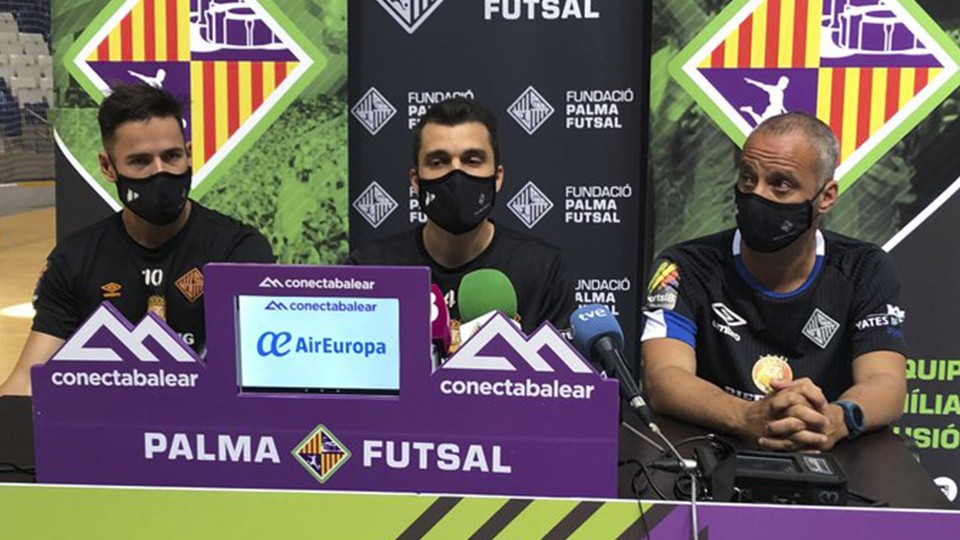 Lolo, Marlon y Antonio Vadillo, de Palma Futsal, en una rueda de prensa.