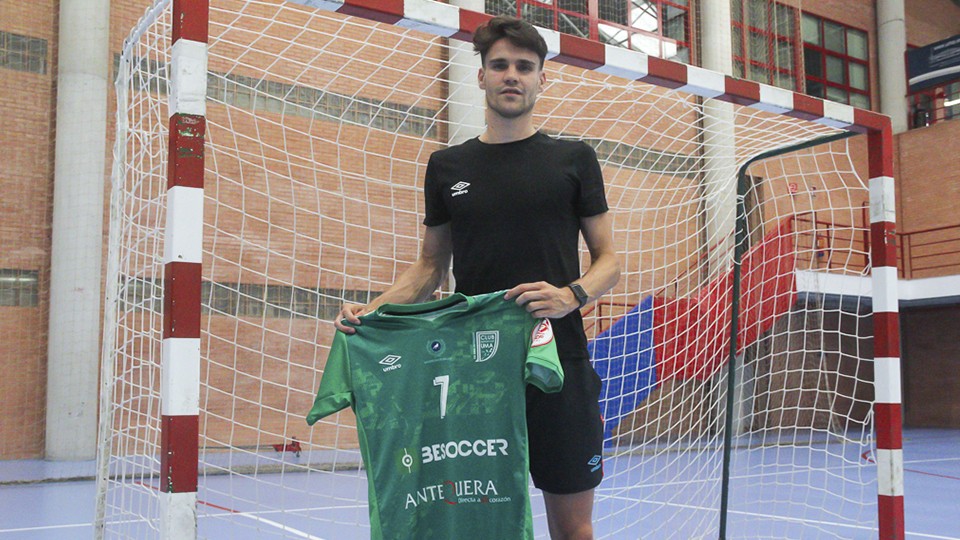 Alvarito, jugador del BeSoccer CD UMA Antequera.