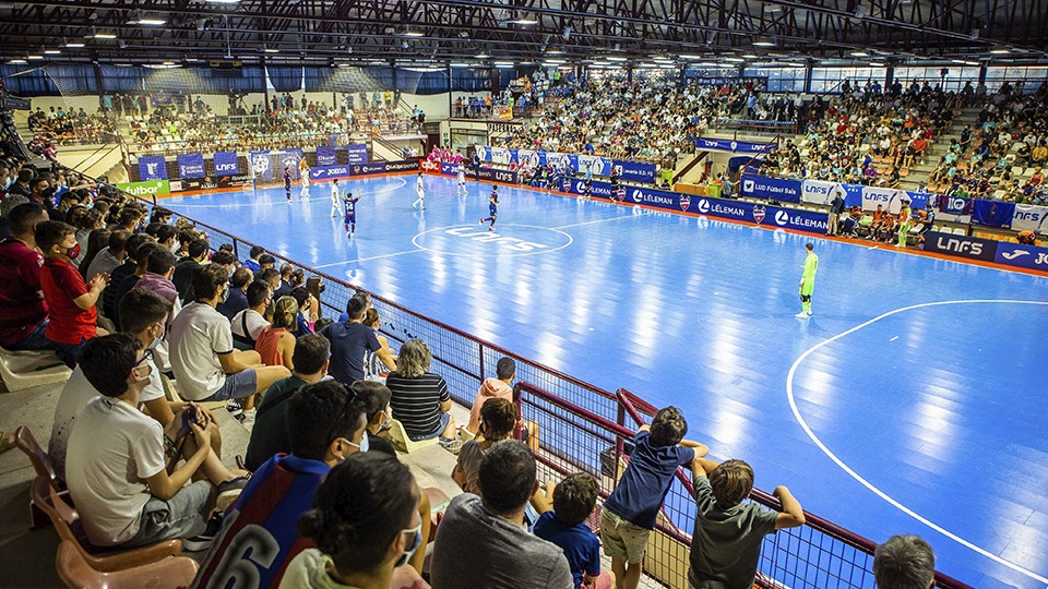 Imagen del Municipal de Paterna durante un partido del Levante UD FS.