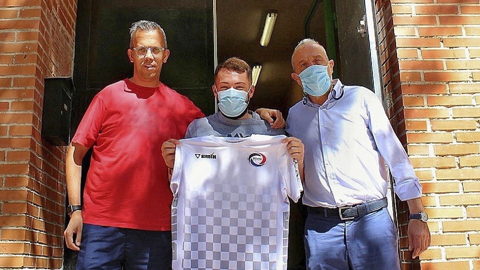 David Madrid, entrenador, Héctor Peco, jugador, y Luis Moreno, presidente del Rivas Futsal