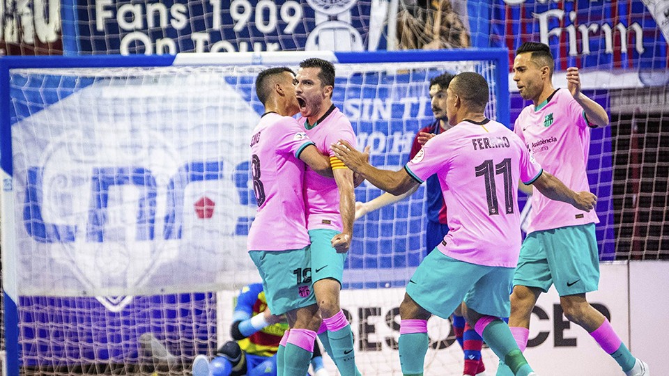 Los jugadores del Barça celebran un gol.