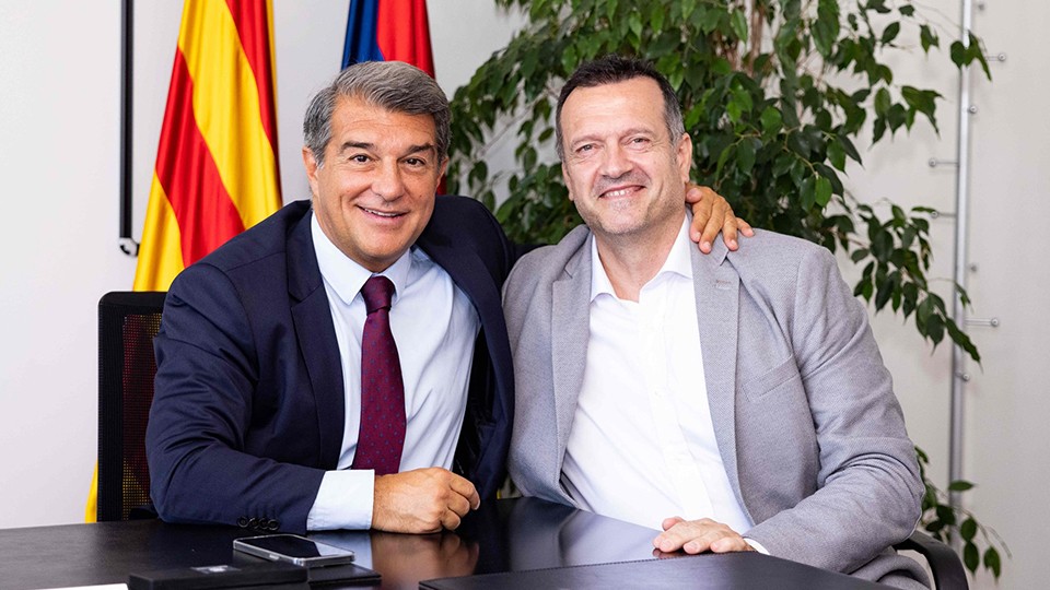 Joan Laporta, presidente del Barça, junto a Jesús Velasco, nuevo entrenador del conjunto azulgrana.