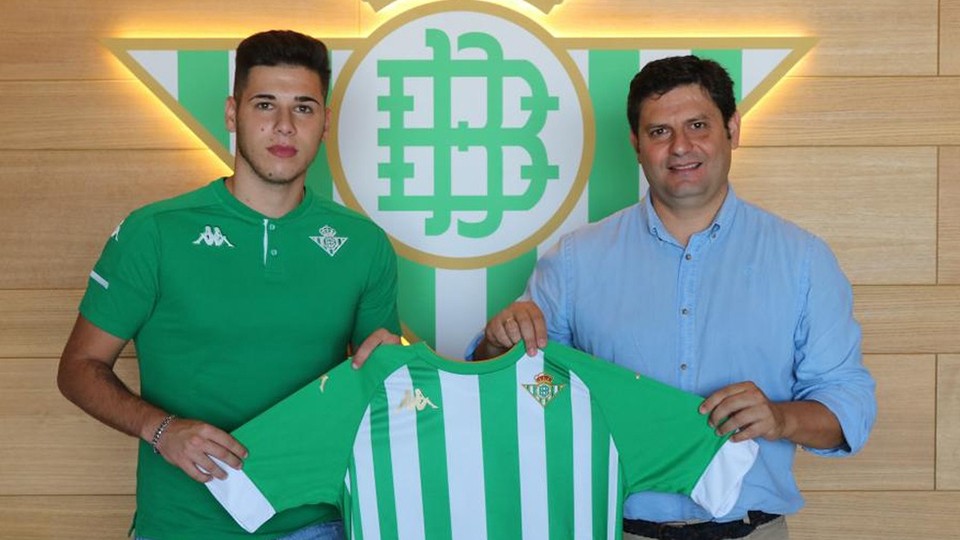 Jorge Labrador, presentado como nuevo jugador del filial del Real Betis Futsal.