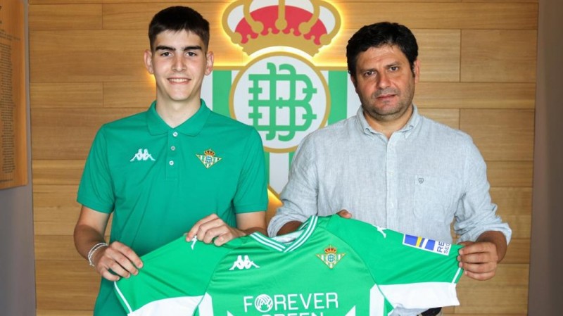 Jorge Quelle junto a José Manuel Guisado 'Mané', coordinador de la cantera del Real Betis Futsal.