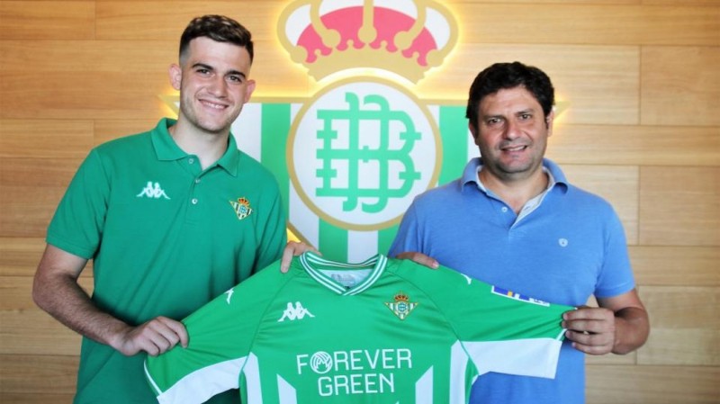 Cristian Povea junto a José Manuel Guisado 'Mané', coordinador de la cantera del Real Betis Futsal.