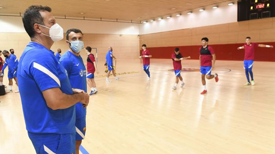 Velasco, entrenador del Barça, durante su primer entrenamiento.