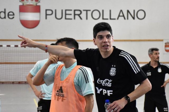 El seleccionador de Argentina, Matías Lucuix, en una sesión de entrenamiento en Puertollano