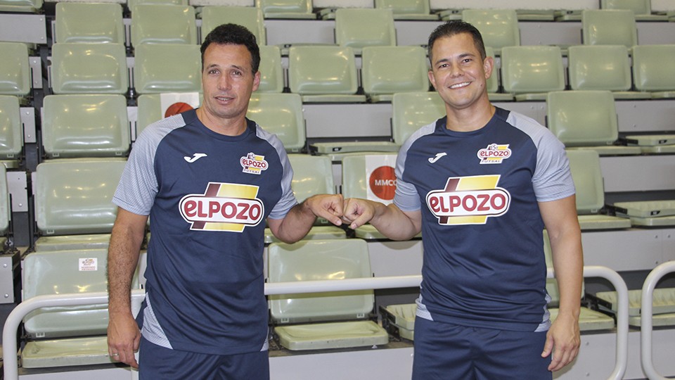 Diego Giustozzi, técnico de ElPozo Murcia Costa Cálida, junto a Vinicius, segundo entrenador