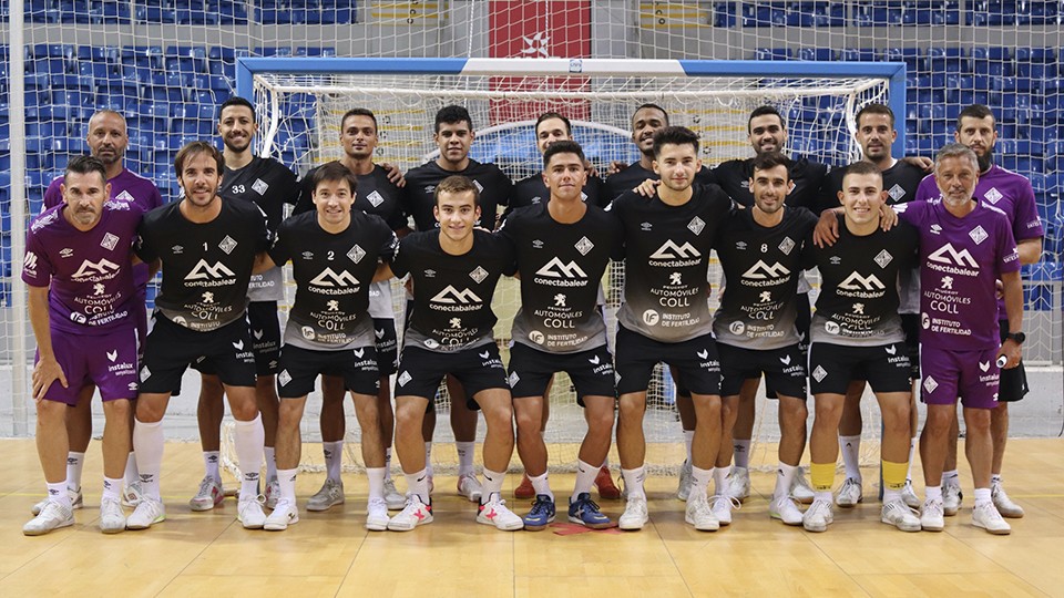 La plantilla del Palma Futsal posa antes de arrancar el primer entrenamiento de pretemporada