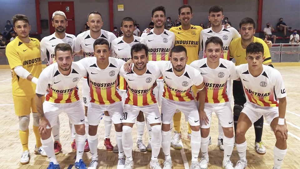 La plantilla de Industrias Santa Coloma posa en un partido de pretemporada.