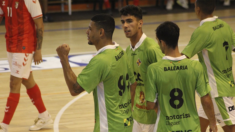 Vilela, del Palma Futsal, celebra un tanto.