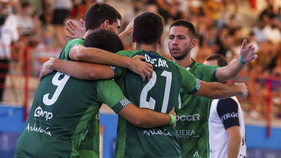 Los jugadores de BeSoccer UMA Antequera celebran un gol.