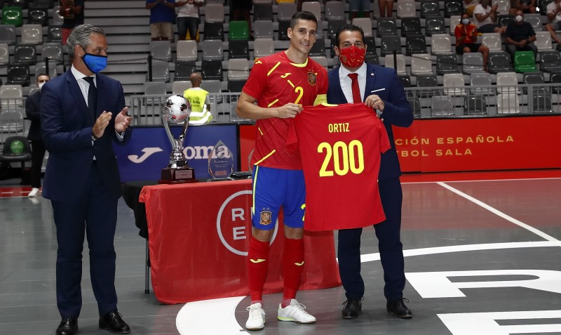 El capitán Carlos Ortiz cumplió 200 partidos con la Selección española