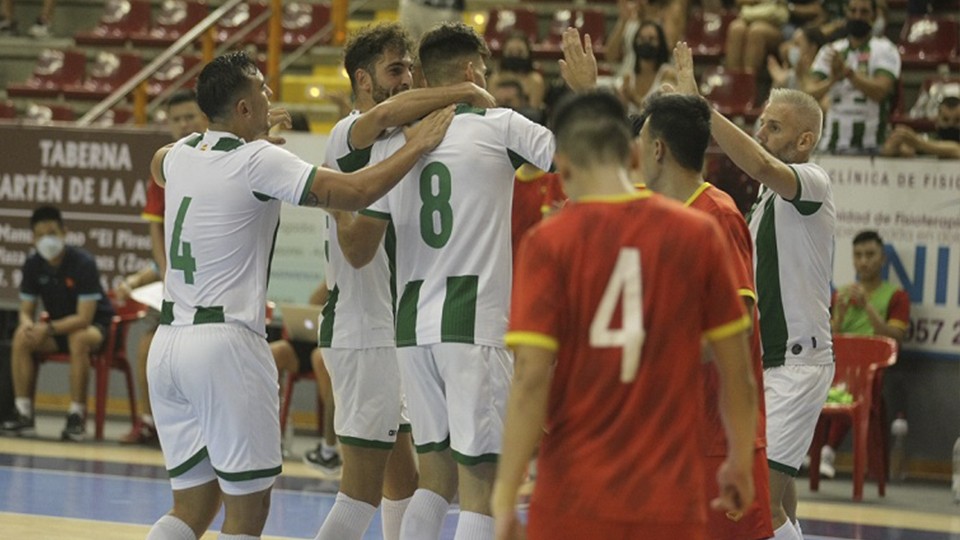 Los jugadores de Córdoba Patrimonio de la Humanidad celebran un gol