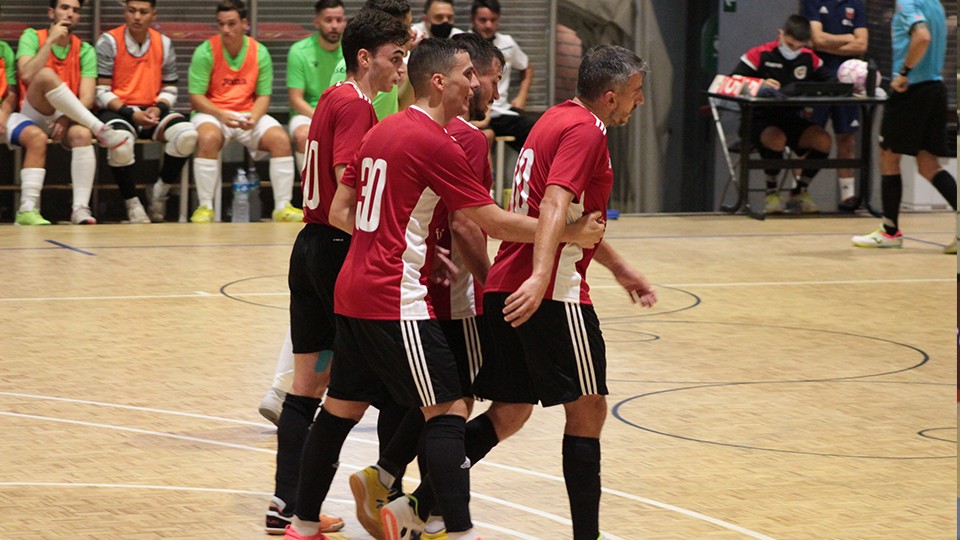 Los jugadores de Fútbol Emotion Zaragoza celebran un gol