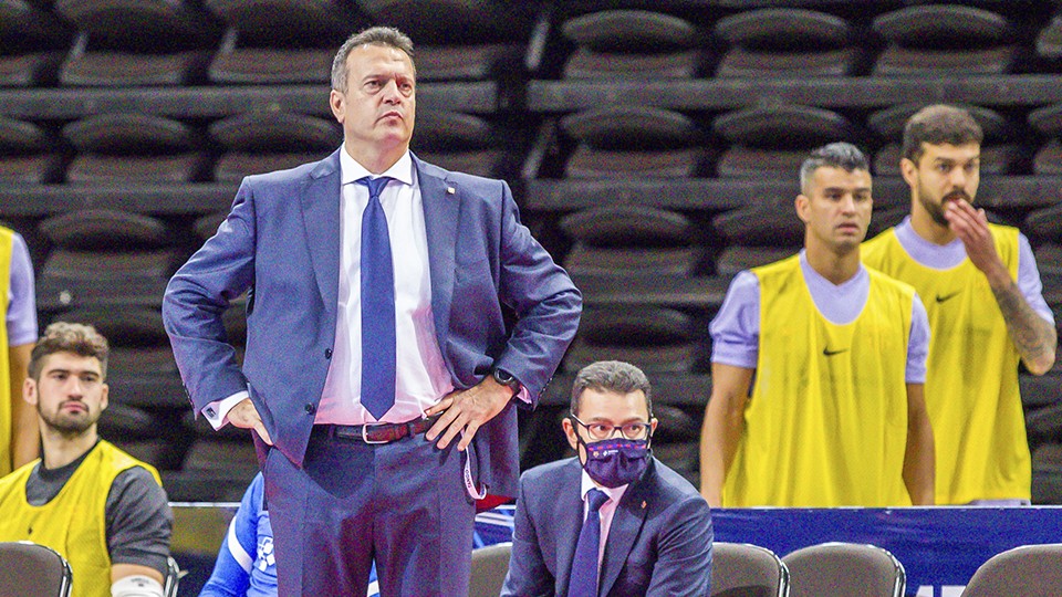 Jesús Velasco, entrenador del Barça, durante un partido.