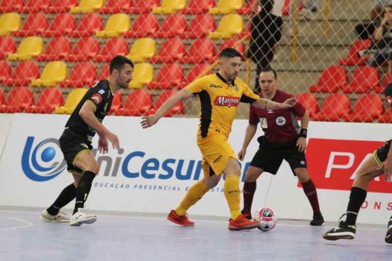 Neto (Praia Clube) se mide a Sinoé, de Magnus Futsal, en la LNF de Brasil