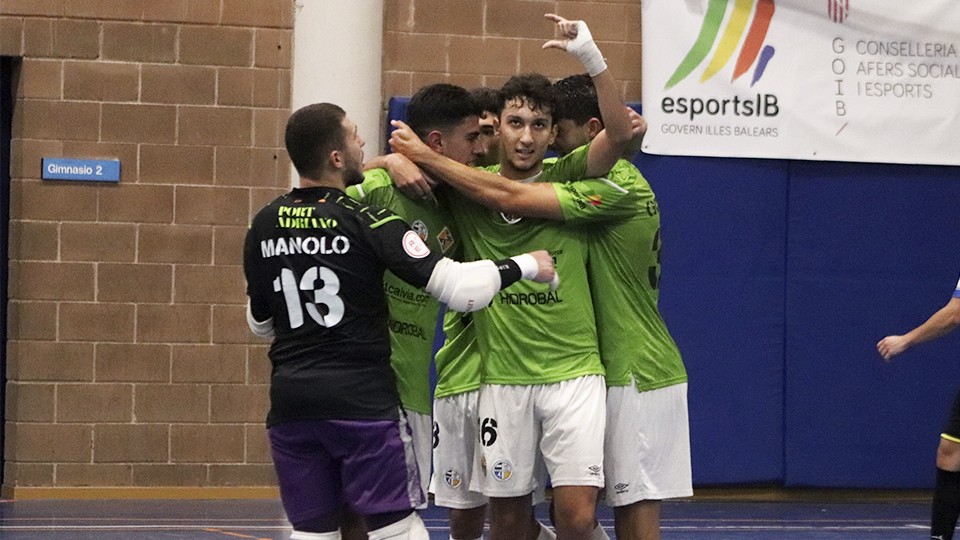 Los jugadores del Visit Calvià Hidrobal celebran un tanto.