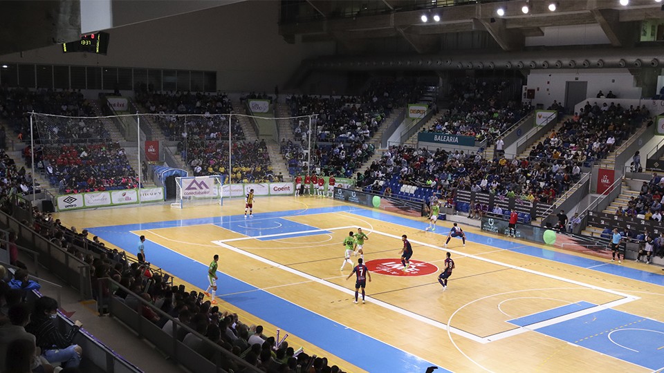 Imagen panorámica de Son Moix durante un partido del Palma Futsal.