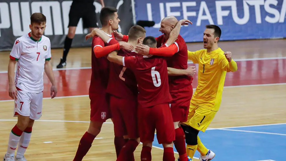 La Selección de Serbia celebra la clasificación para el Europeo