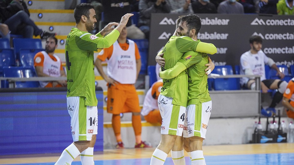 Los jugadores del Palma Futsal festejan un gol.