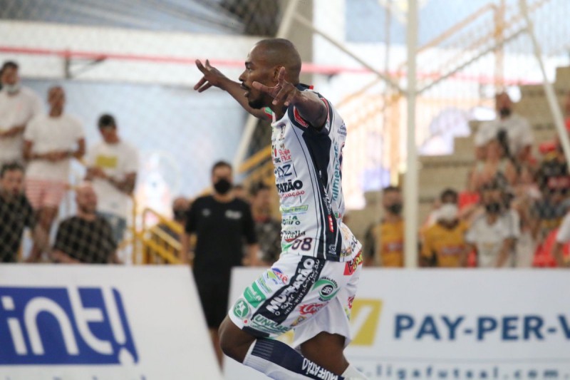 Ernani, cierre del Cascavel Futsal de la Liga de Brasil