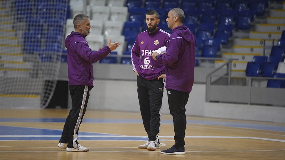 Antonio Vadillo y su cuerpo técnico en Son Moix.