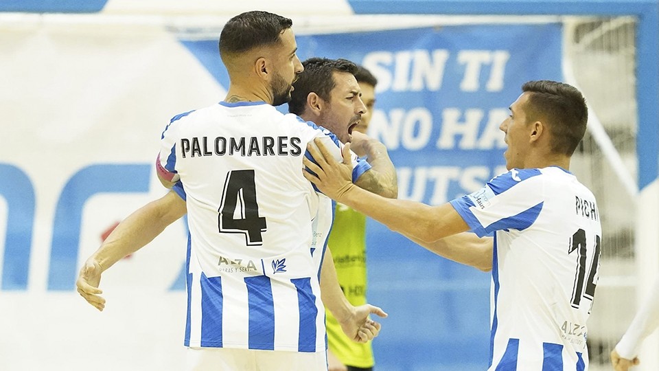 Los jugadores del CD Leganés celebran un tanto.