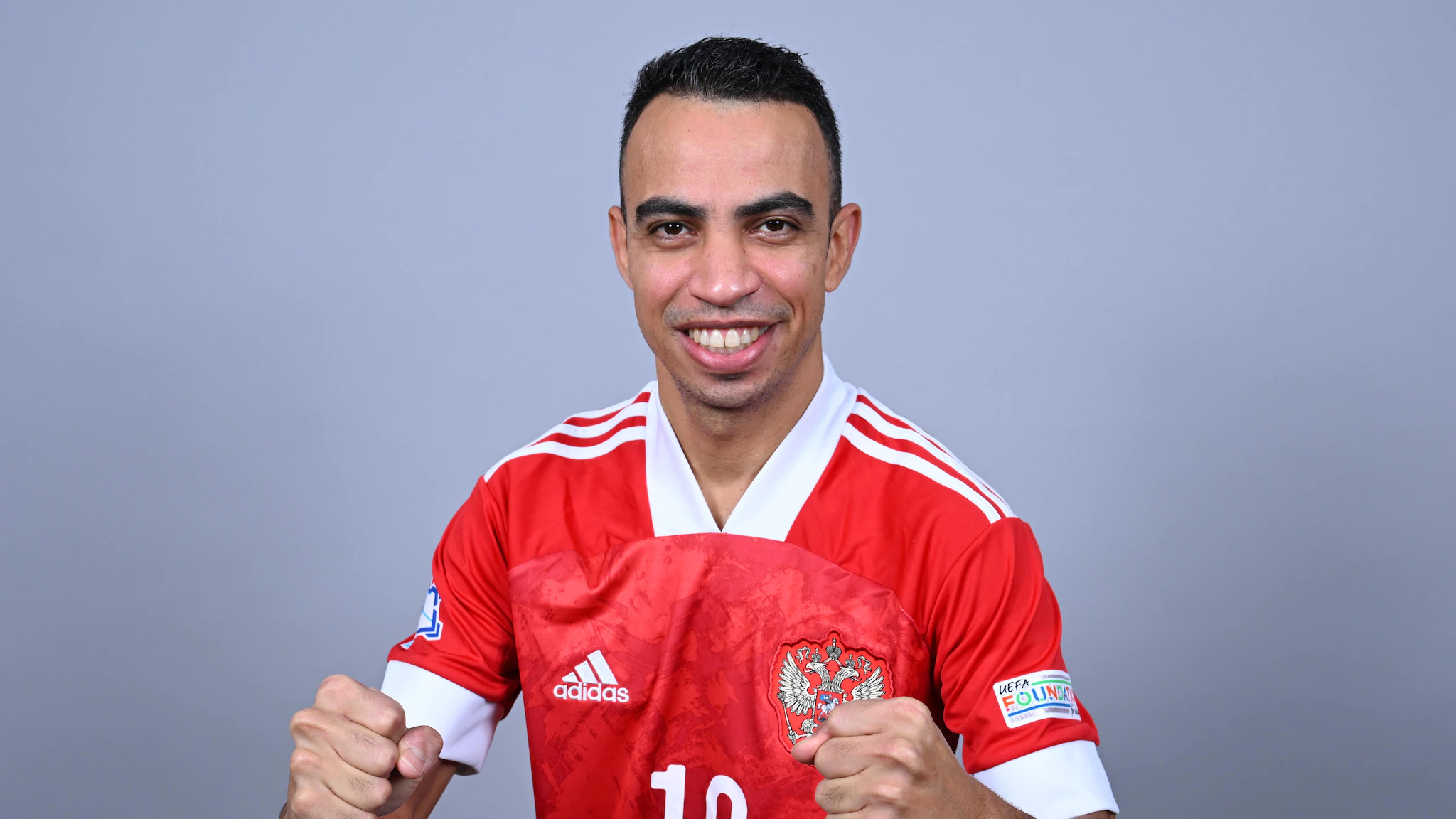 El ala brasileño nacionalizado Robinho, a sus 38 años, es el jugador clave de Rusia