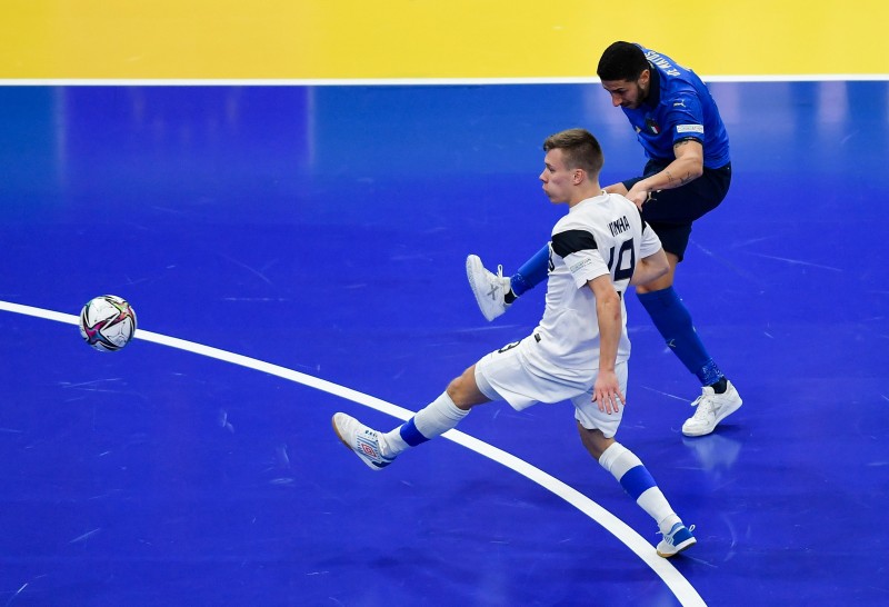 Cainan de Matos dispara a portería en un partido de la Selección de Italia contra Finlandia. Foto: UEFA