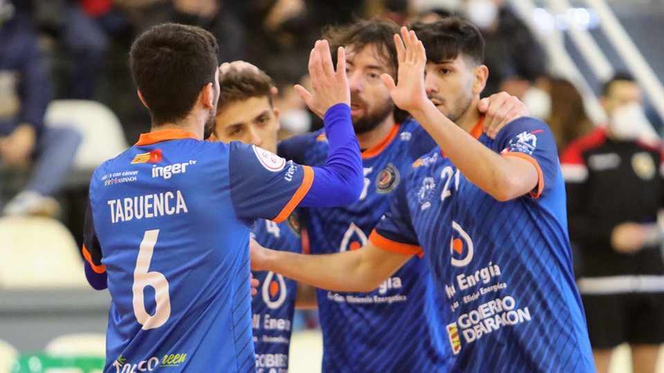 Los jugadores del Full Energía Zaragoza festejan un tanto. (Foto: Andrea Royo López)