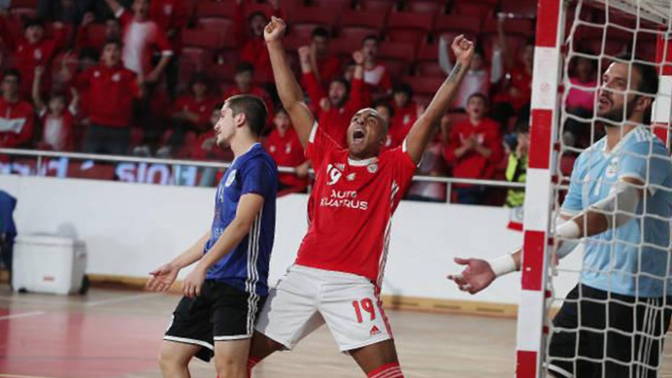 Fits celebra un tanto.