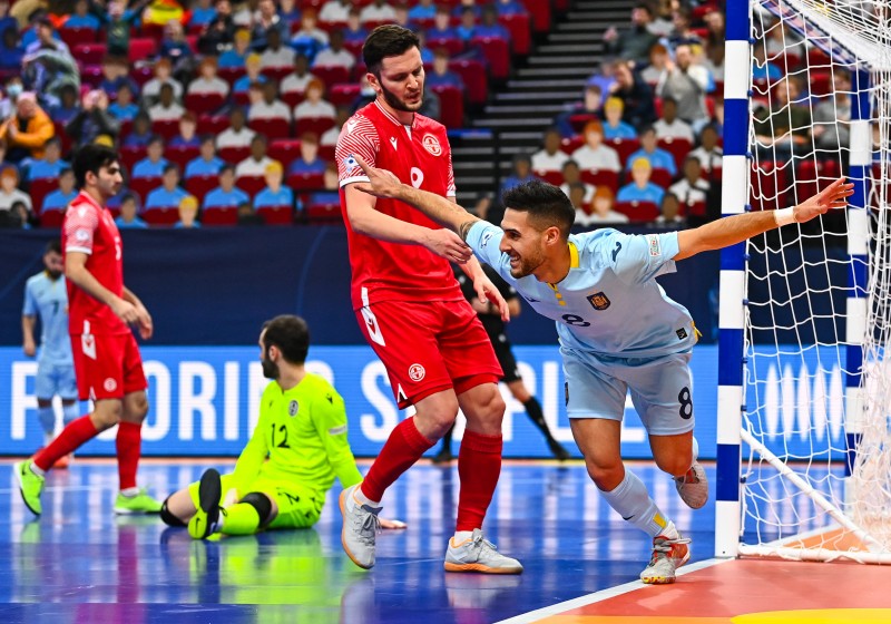 Adolfo, jugador del Barça, celebra un gol de la Selección Española ante Georgia. Foto: UEFA