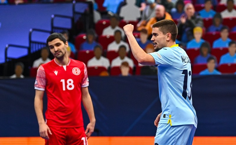 Mellado, jugador del Jimbee Cartagena, celebra el triunfo de España ante Georgia. Foto: UEFA