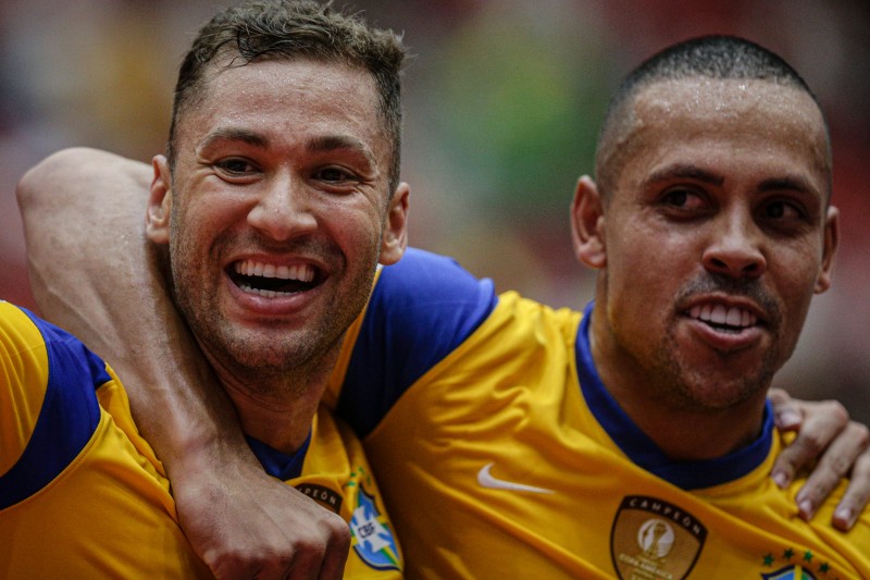 Pito y Ferrao, del Barça, celebran un gol con Brasil en la Copa América. Foto: UEFA