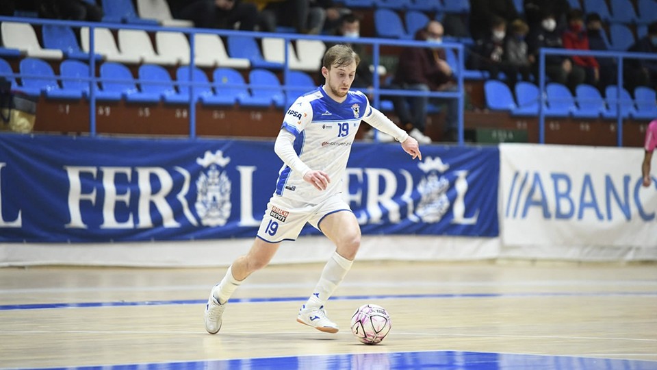 Santi, jugador de O Parrulo Ferrol. (Foto: Ismael Miján / MijanPhoto)
