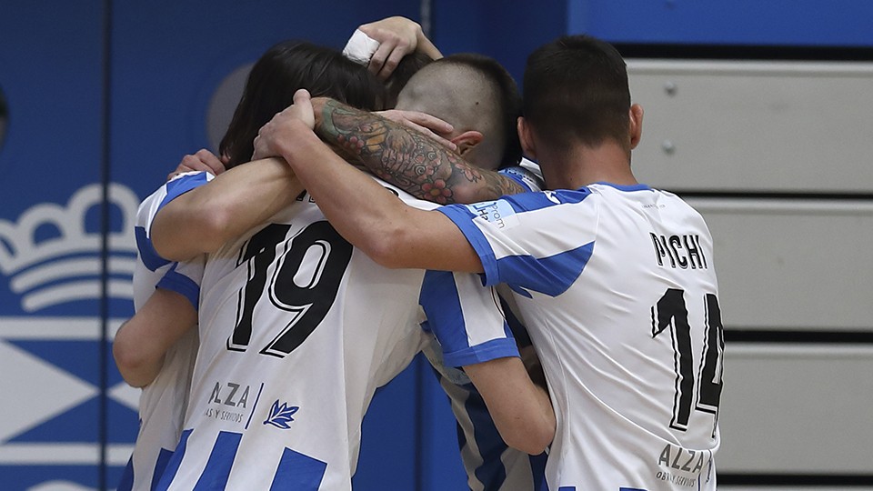 Los jugadores del CD Leganés celebran un tanto.