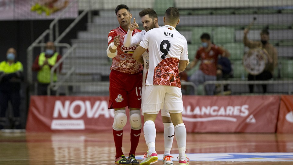 Los jugadores de ElPozo Murcia Costa Cálida festejan un tanto.