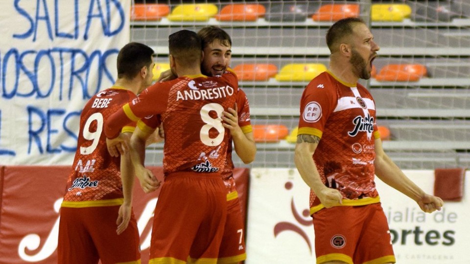 Los jugadores de Jimbee Cartagena celebran un gol.