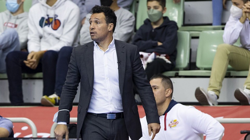 Diego Giustozzi, entrenador de ElPozo Murcia Costa Cálida, durante un partido