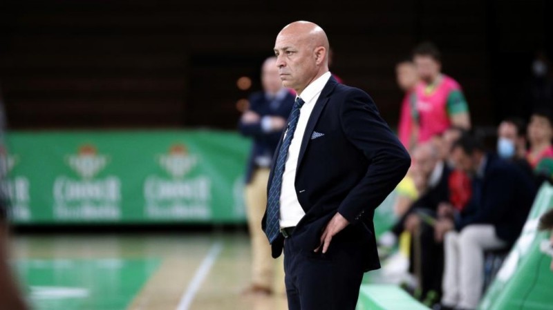 Juanito, entrenador del Real Betis Futsal, durante un partido