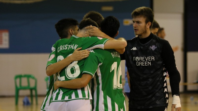 La plantilla del Real Betis Futsal B celebra un gol