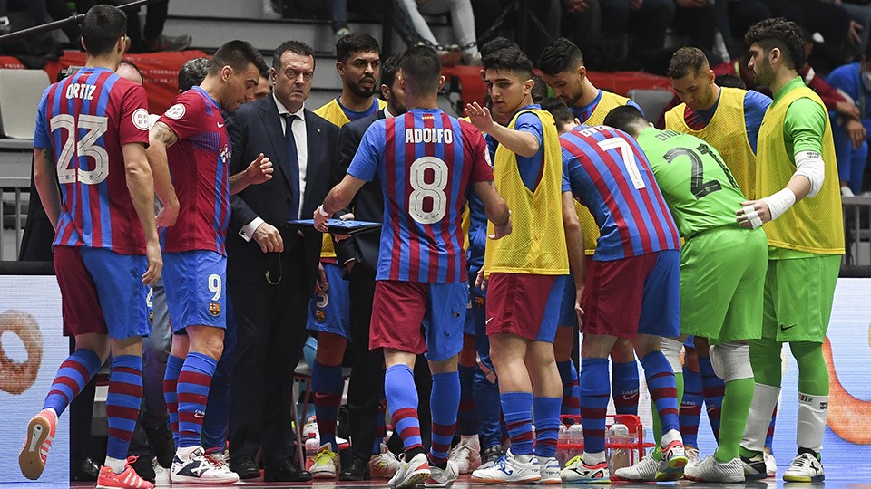 Jesús Velasco, entrenador del Barça, durante un partido