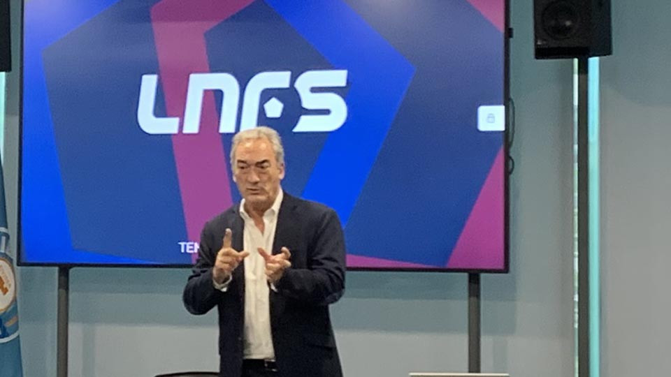 Javier Lozano, presidente de la LNFS, durante una ponencia.