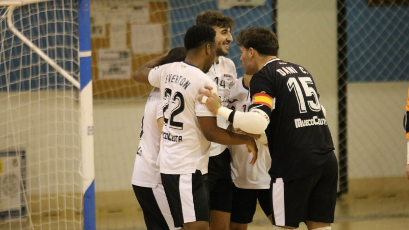 Los jugadores de la UA Ceutí celebran un tanto
