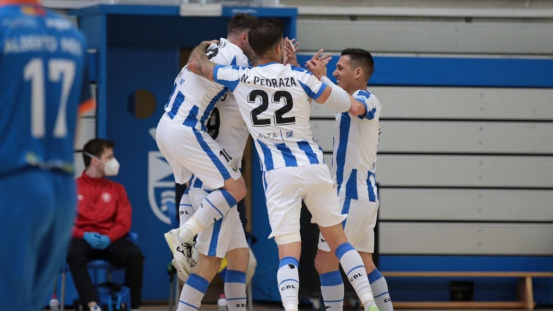 La plantilla del CD Leganés celebra un gol en el Pabellón Europa