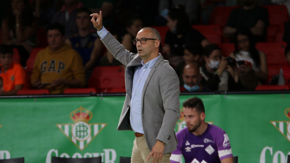 Vadillo, entrenador del Palma Futsal, durante un partido.