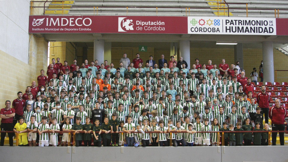 Los equipos del Córdoba Patrimonio posan en una foto conjunta